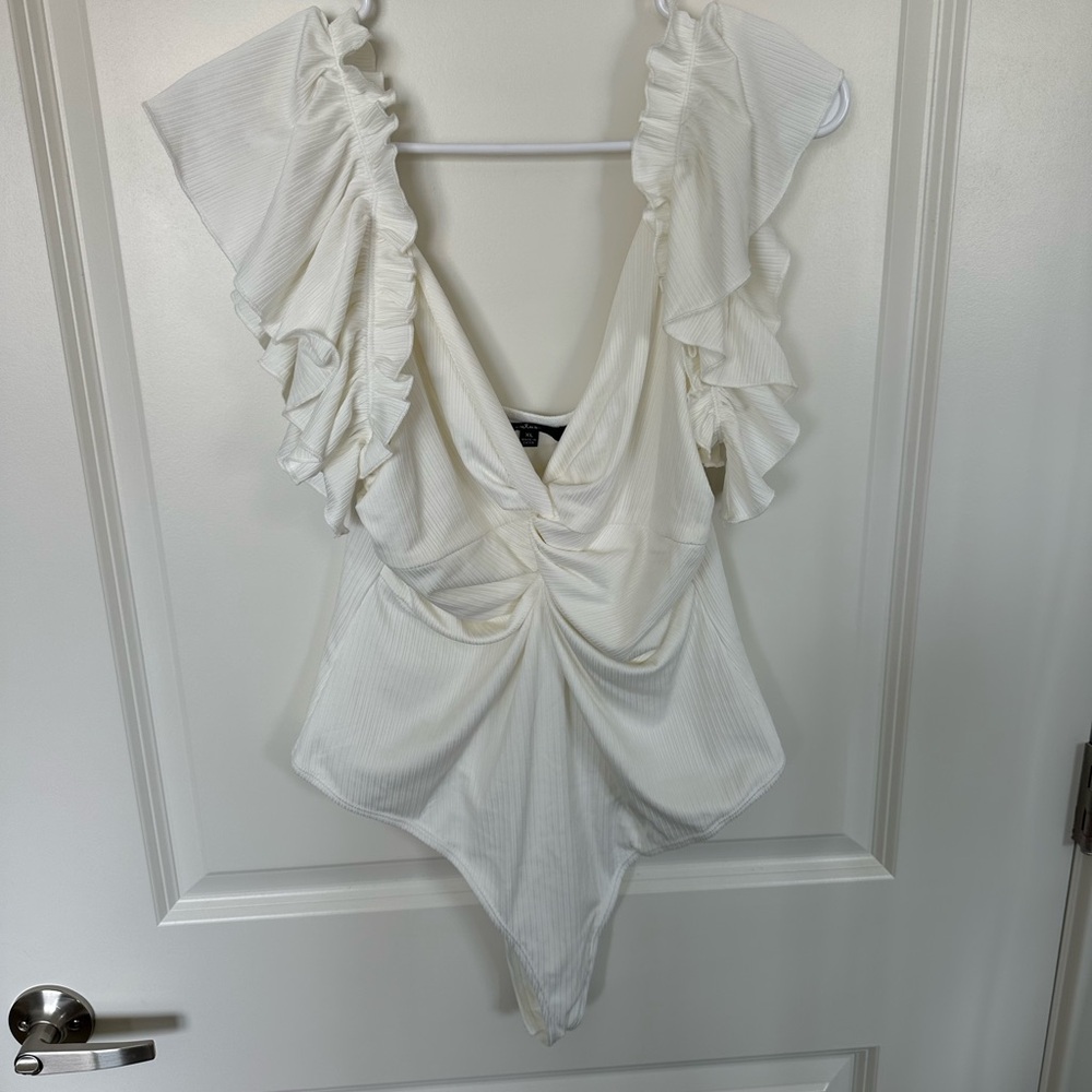 Lulus - XL - White Ruffled Bodysuit